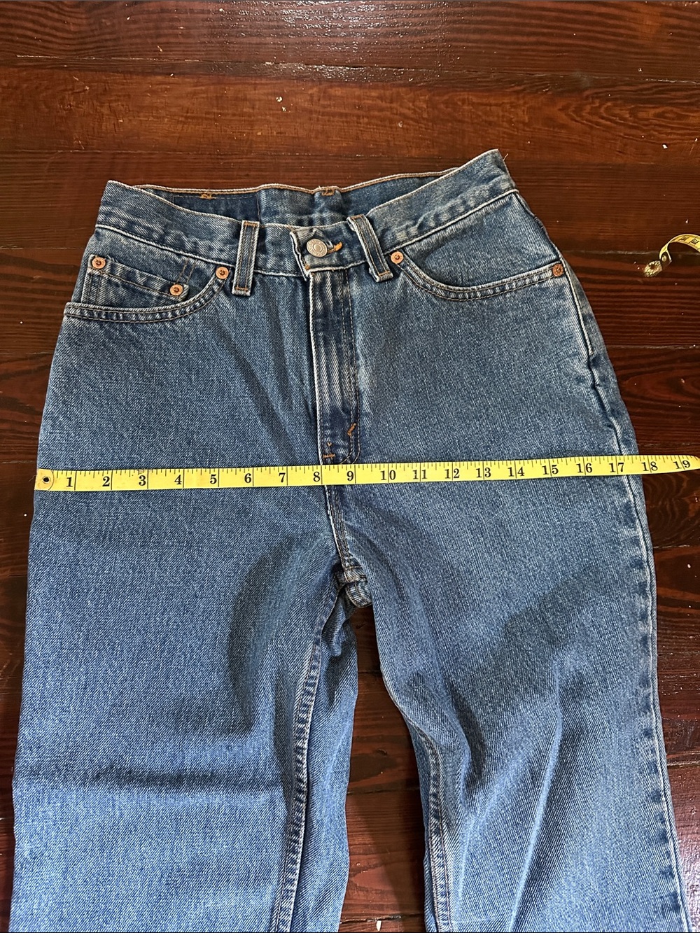 Vintage Levi's 512 Straight-Leg Women's Jeans in Blue Denim High Rise Waist - Picture 7 of 10
